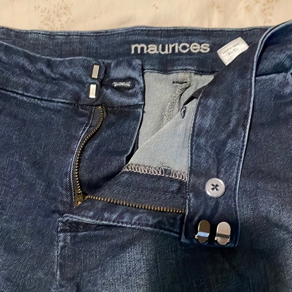 Shorts - Picture 3 of 3